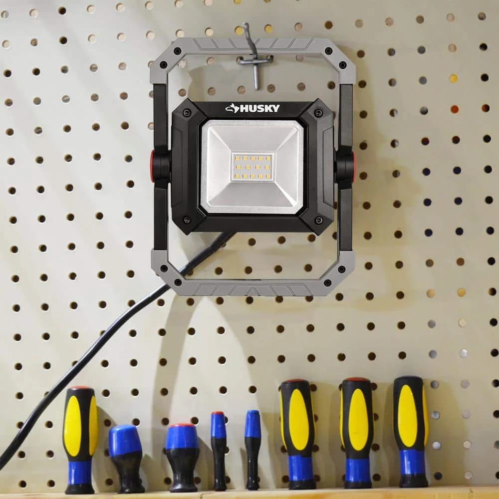 Husky 1000 Lumens LED Portable Work Light 12 Husky 1000 Lumens LED Portable Work Light - Image 10