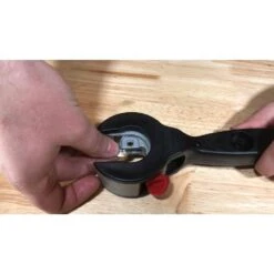 Husky 1-1/8 In. Ratcheting Tube Cutter -Husky Tools Shop husky pipe tube cutters 86 036 0111 44 1000